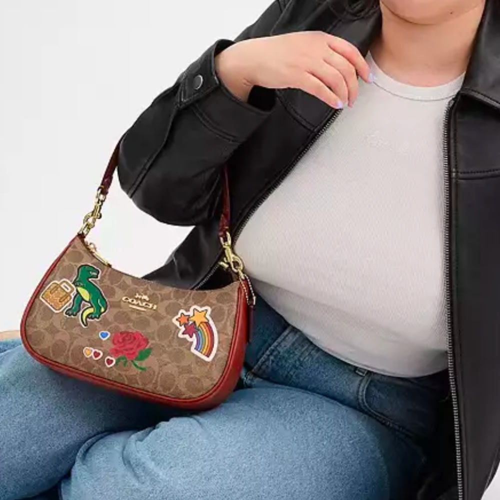 πNWT COACH TERI SHOULDER BAG IN SIGNATURE CANVAS WITH STICKER PRINT - Picture 3 of 17